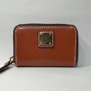 RARE DOONEY & BOURKE BEACON ZIP AROUND VACHETTA SMOOTH LEATHER CARD COIN CASE